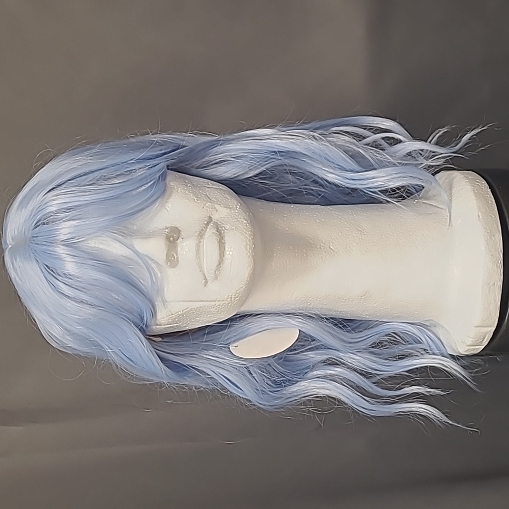 WOMEN'S synthetic light blue wavy, with bangs, shoulder length hair.  NEW